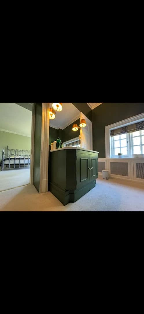 Dressing area with green built-in – after